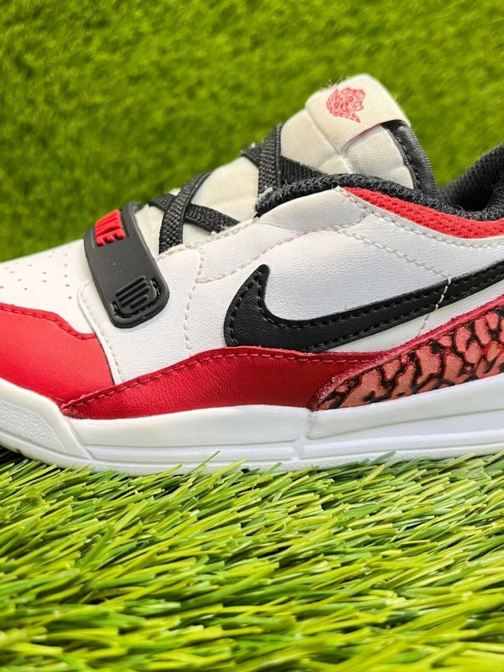 Nike Air Jordan Legacy 312 Low Boys Size 9C White Red Basketball Shoes Sneakers